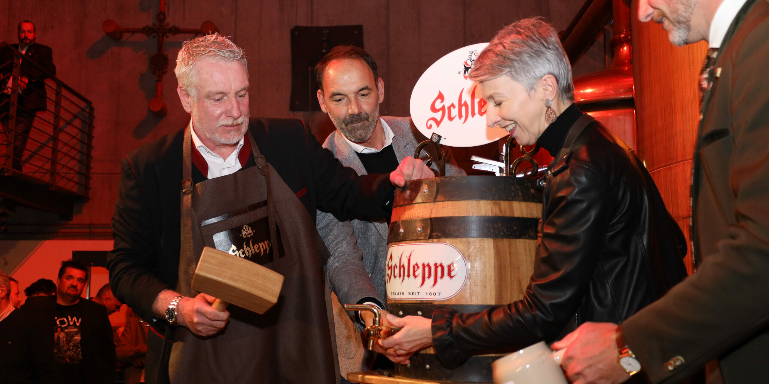 schleppe-primus-28-11-2024 (32) Stadtrichter zu Clagenfurth feiern Bieranstich des neuen Schleppe Primusbräu.