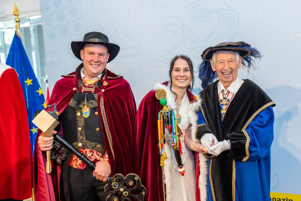Das Landesprinzenpaar 2026 aus Feistritz/Drau Prinzessin Michaela II., Michaela Kapeller, und Prinz Luftikus XXXX., Hannes Schepp und Otto Konrad. Foto: LPD/DerHandler